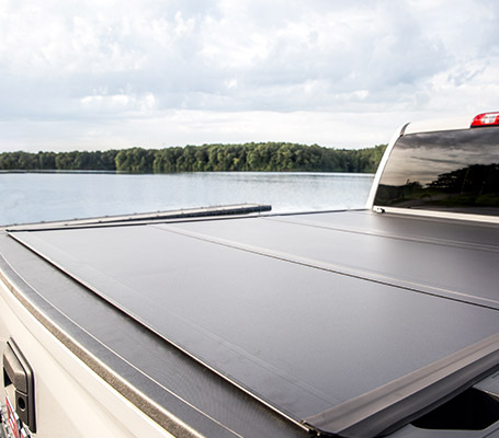 Shut your tailgate with ease without ever having to lift that last panel.